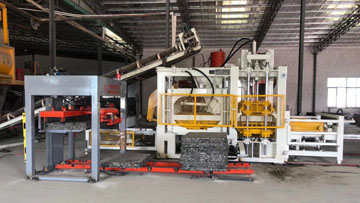 PC磚、透水磚生產(chǎn)現(xiàn)場