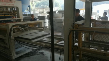 仿石PC透水磚生產(chǎn)現(xiàn)場(chǎng)