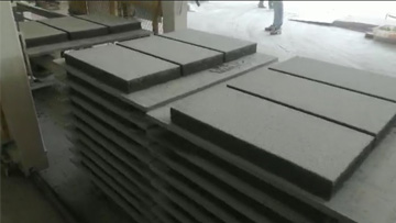 仿石PC透水磚生產(chǎn)現(xiàn)場(chǎng)