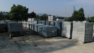 仿石PC透水磚生產(chǎn)現(xiàn)場(chǎng)