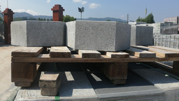 仿石PC透水磚生產(chǎn)現(xiàn)場(chǎng)