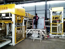 碼磚機(jī)（收磚機(jī)）生產(chǎn)現(xiàn)場(chǎng)